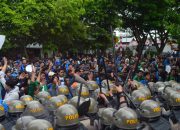 Aksi Kawal Putusan MK di Palu Berakhir Ricuh, Seorang Mahasiswa Mengalami Luka Berat dan Kritis