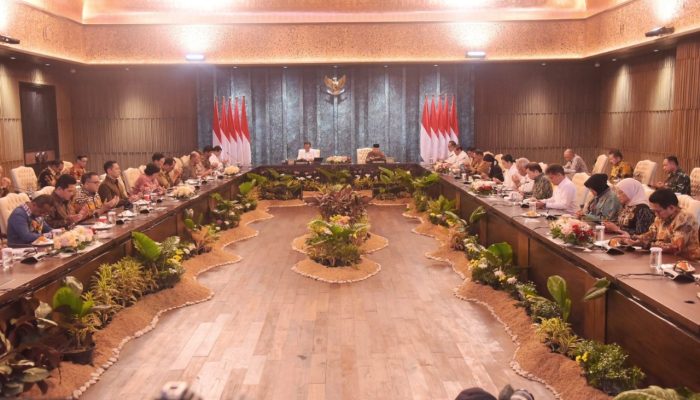 Sidang Kabinet Paripurna Perdana Dilakukan Di Istana Garuda
